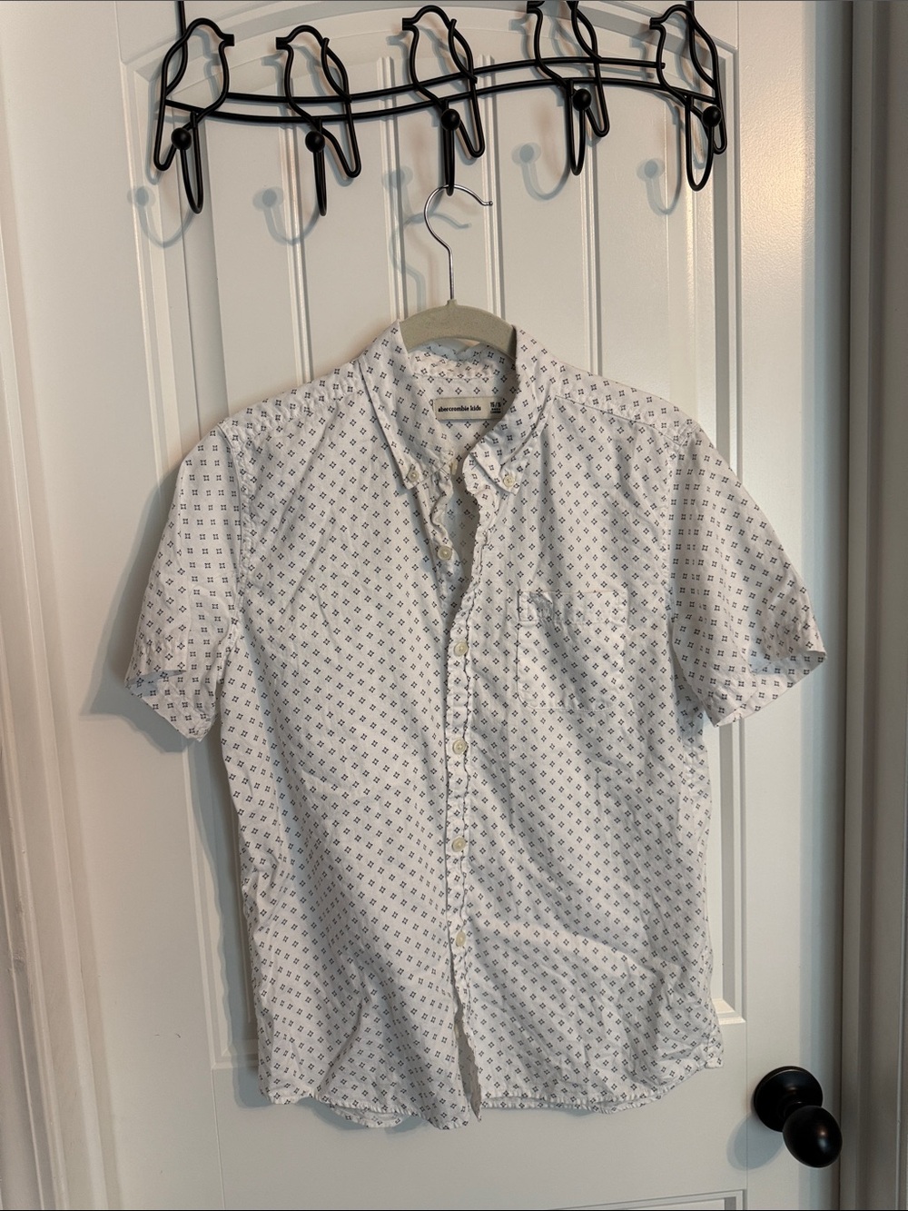 Boys 15/16 Abercrombie kids White Short-Sleeve Button-Down with Navy Micro Print